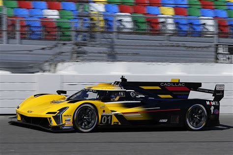 Rolex 24, Hour 3: Ganassi Cadillac leads Acura, Porsche at 